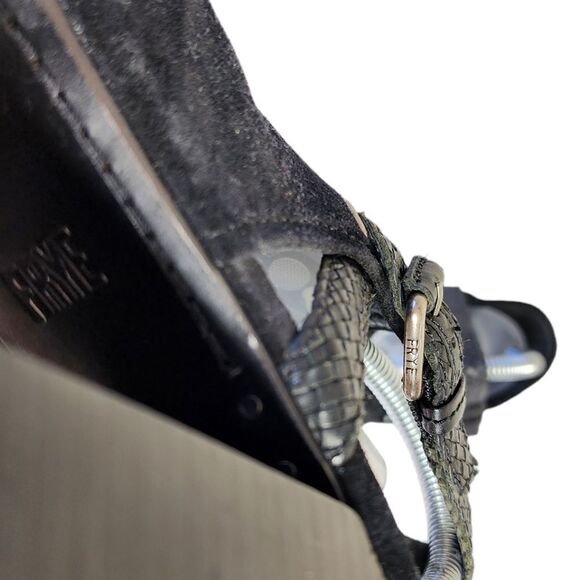 Frye - Picture 11 of 13